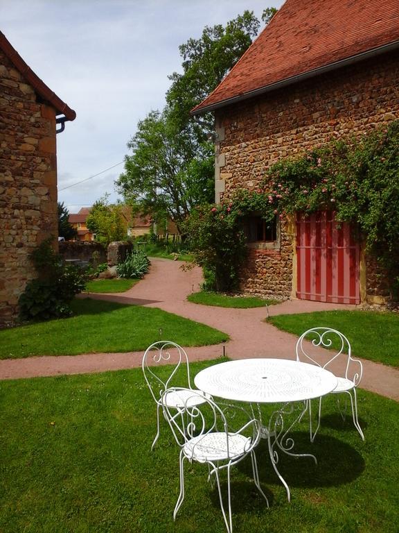Chambres D'Hotes La Vie En Roses Iguerande エクステリア 写真